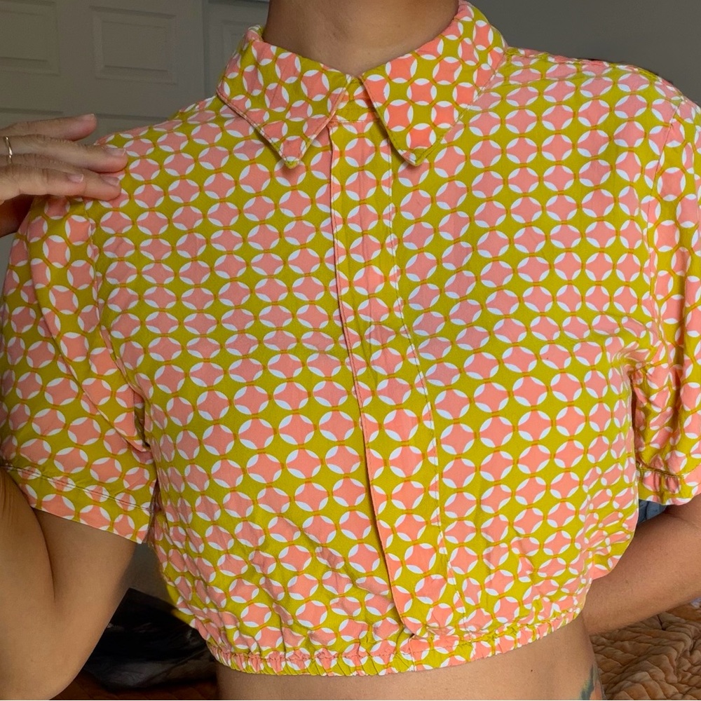 Stylish Open-Back Patterned Top - Picture 2 of 4